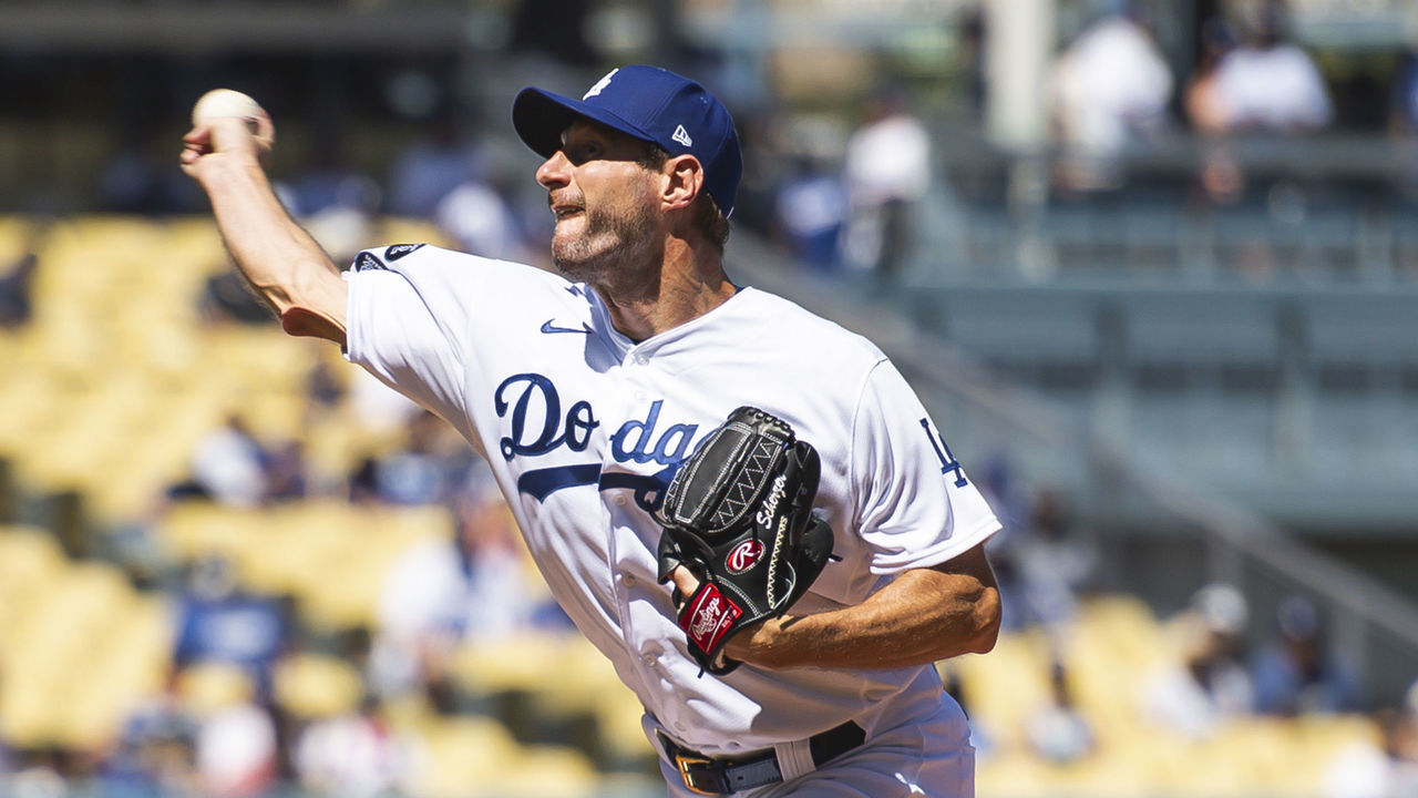 LOS ANGELES, CALIFORNIA - SEPTEMBER 12: Max Scherzer #31 of the Los Angeles Dodgers pitches in the first inning against the San Diego Padres at Dodger Stadium on September 12, 2021 in Los Angeles, California.