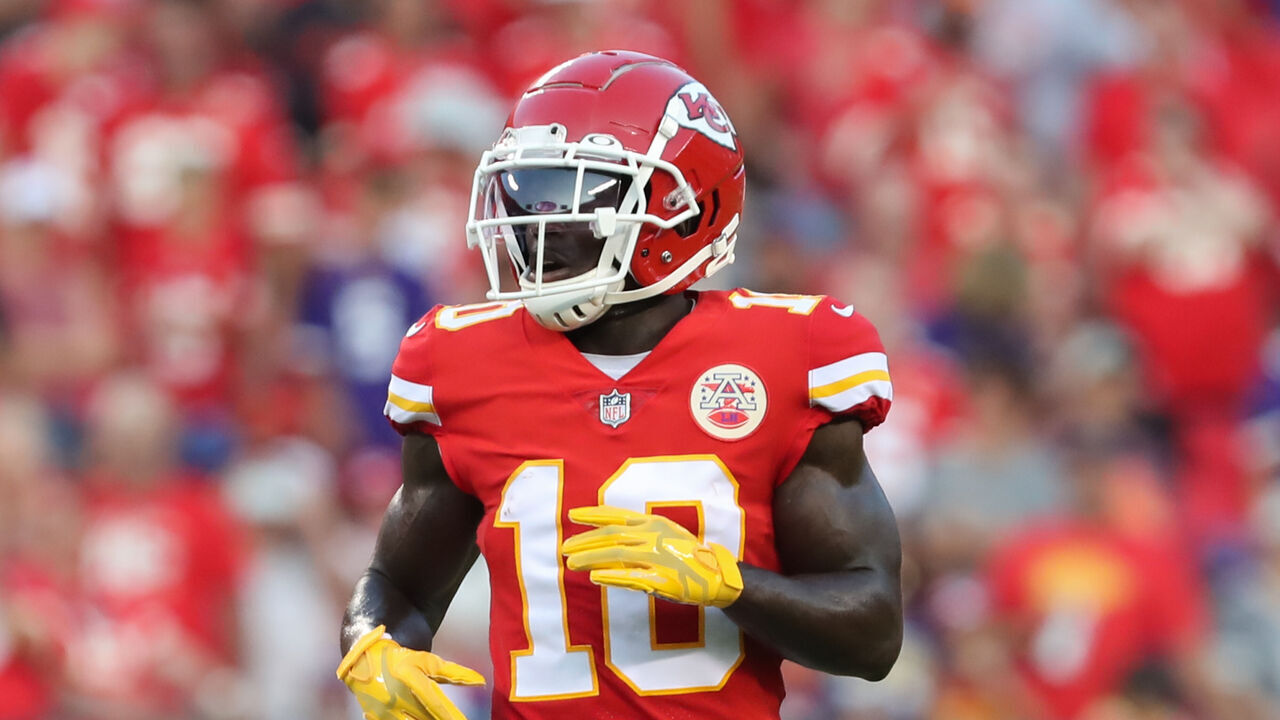 KANSAS CITY, MO - AUGUST 27: Kansas City Chiefs wide receiver Tyreek Hill (10) in the first quarter of an NFL preseason game between the Minnesota Vikings and Kansas City Chiefs on Aug 27, 2021 at GEHA Field at Arrowhead Stadium in Kansas City, MO.