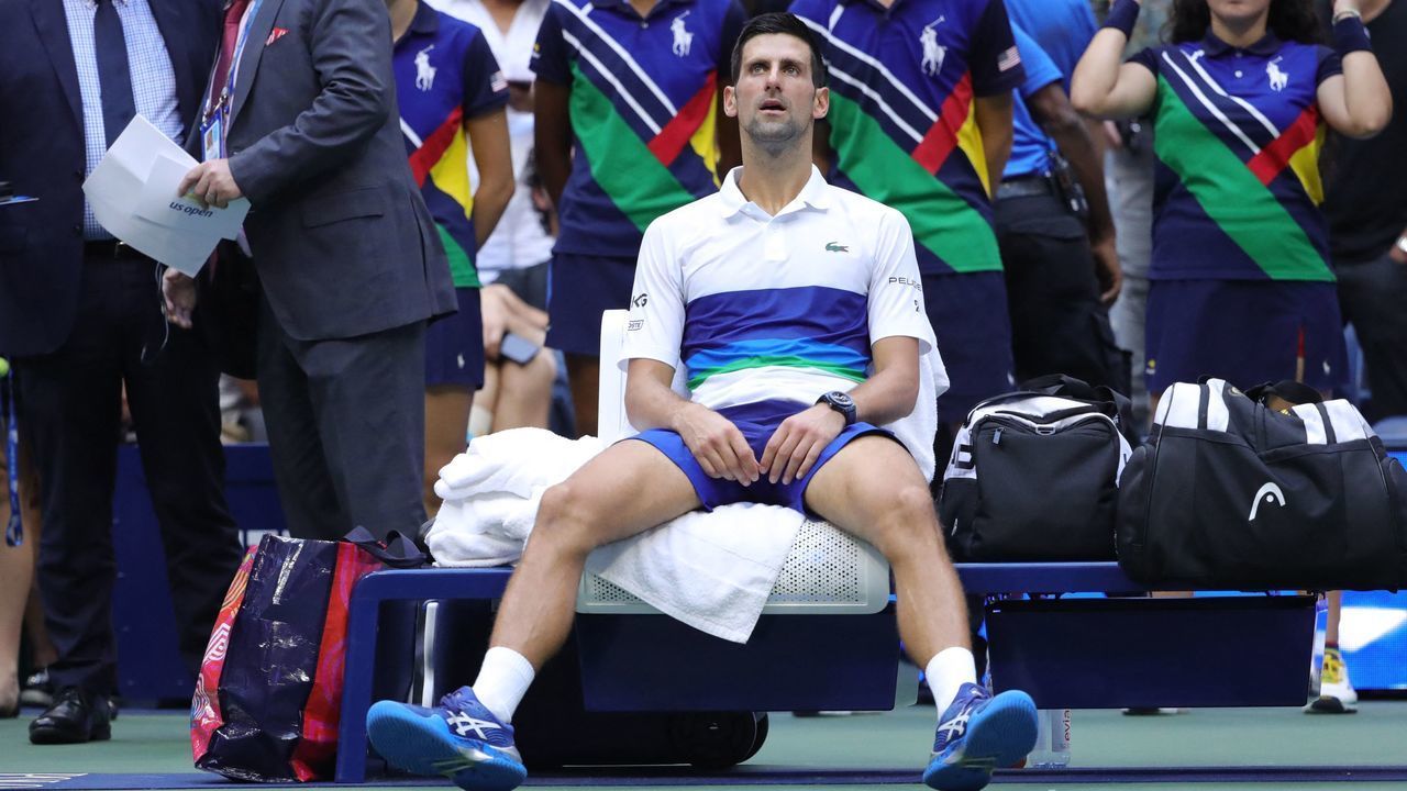 TOPSHOT - Serbia's Novak Djokovic applauds the crowd after losing to Russia's Daniil Medvedev during their 2021 US Open Tennis tournament men's final match at the USTA Billie Jean King National Tennis Center in New York, on September 12, 2021.