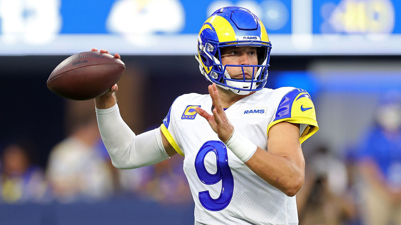 INGLEWOOD, CALIFORNIA - SEPTEMBER 12: Matthew Stafford #9 of the Los Angeles Rams looks to pass during the first half against the Chicago Bears at SoFi Stadium on September 12, 2021 in Inglewood, California.