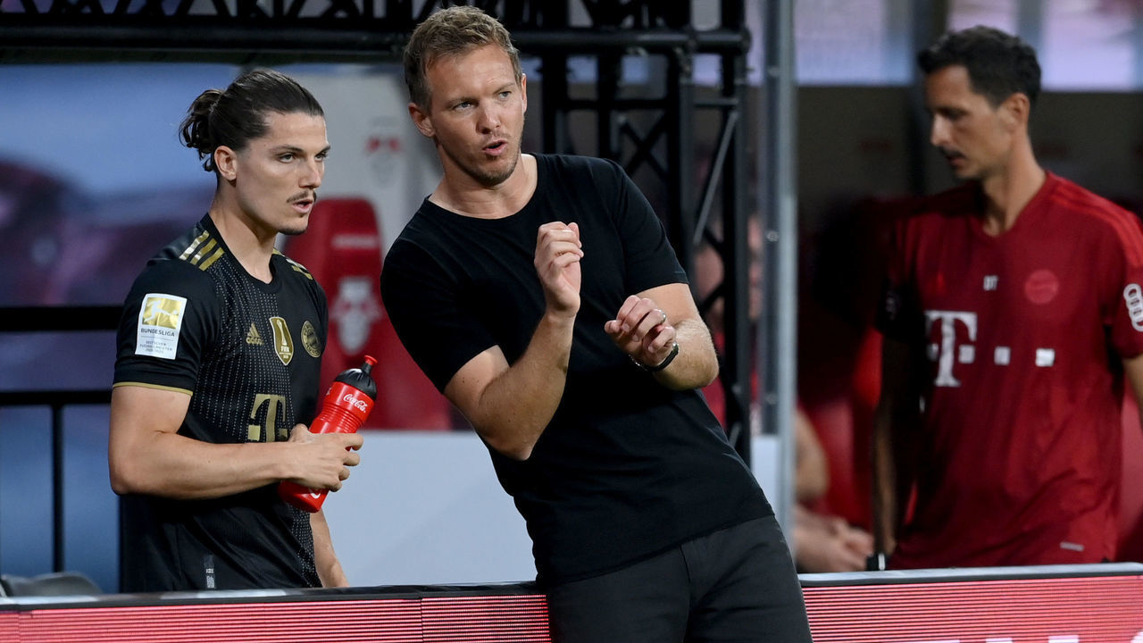 LEIPZIG, GERMANY - SEPTEMBER 11: Head coach Julian Nagelsmann (L) of Muenchen gives advice to his player Marcel Sabitzer during the Bundesliga match between RB Leipzig and FC Bayern München at Red Bull Arena on September 11, 2021 in Leipzig, Germany.