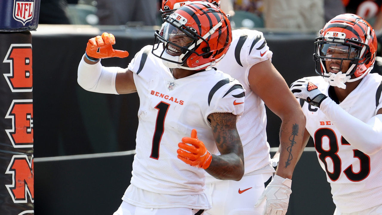 CINCINNATI, OHIO - SEPTEMBER 12: Ja'Marr Chase #1 of the Cincinnati Bengals celebrates with teammates after a 50-yard touchdown reception from Joe Burrow #9 during the second quarter against the Minnesota Vikings at Paul Brown Stadium on September 12, 2021 in Cincinnati, Ohio.