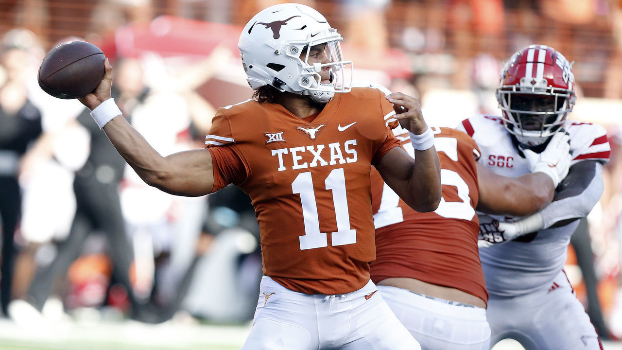 AUSTIN, TX - SEPTEMBER 04: University of Texas Long Horns quarterback Casey Thompson (11) makes a throw during the game against the Louisiana - Lafayette Ragin Cajuns on September 04, 2021, at Darrell K Royal - Texas Memorial Stadium in Austin, TX.