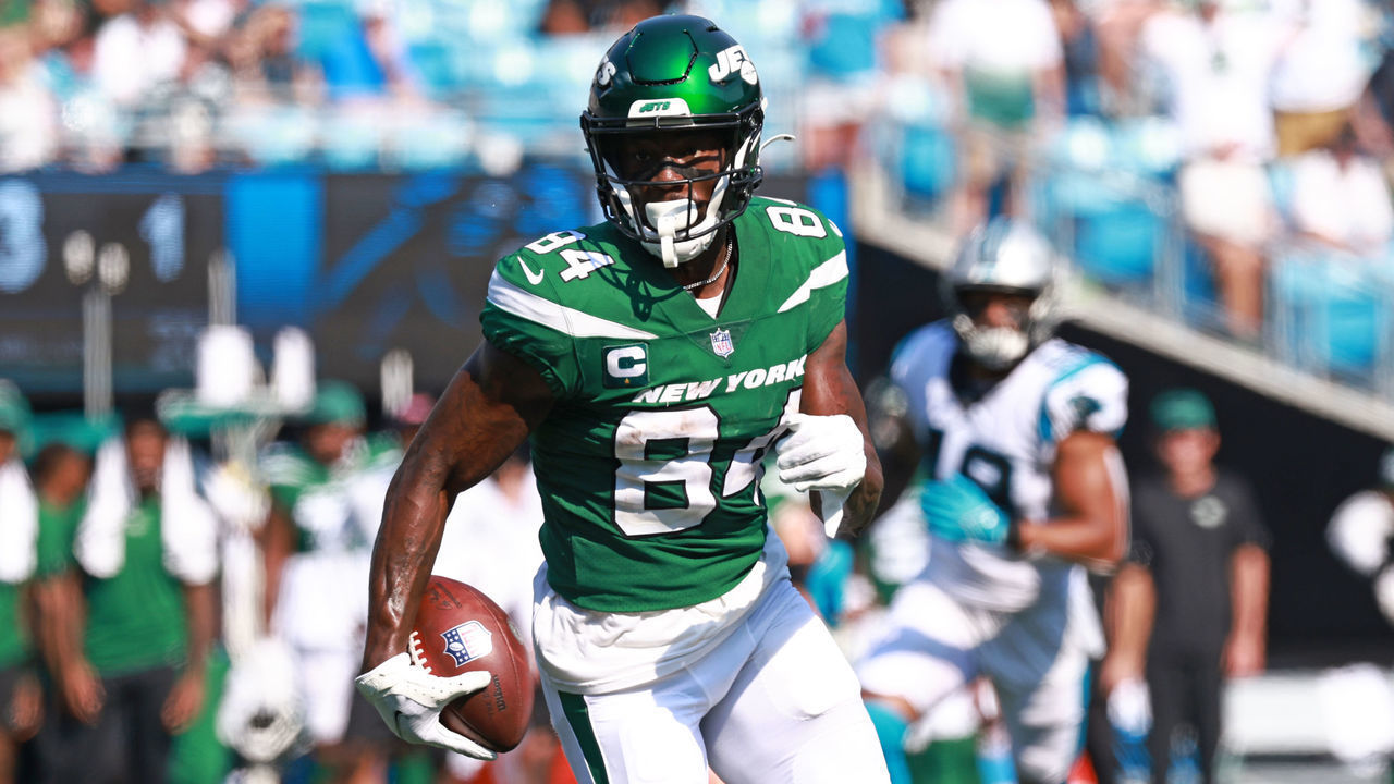 CHARLOTTE, NORTH CAROLINA - SEPTEMBER 12: Corey Davis #84 of the New York Jets runs with the ball after a reception against the Carolina Panthers during the second half at Bank of America Stadium on September 12, 2021 in Charlotte, North Carolina.