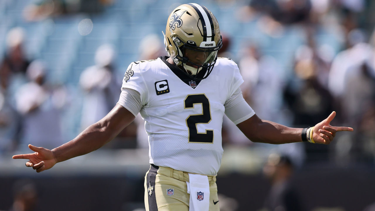 JACKSONVILLE, FLORIDA - SEPTEMBER 12: Jameis Winston #2 of the New Orleans Saints warms up prior to the game against the Green Bay Packers at TIAA Bank Field on September 12, 2021 in Jacksonville, Florida.