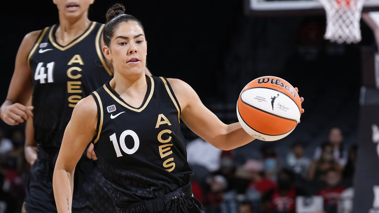 LAS VEGAS, NV - SEPTEMBER 13: Kelsey Plum #10 of the Las Vegas Aces dribbles the ball during the game against the Dallas Wings on September 13, 2021 at Michelob ULTRA Arena in Las Vegas, Nevada. Mandatory Copyright Notice: Copyright 2021 NBAE
