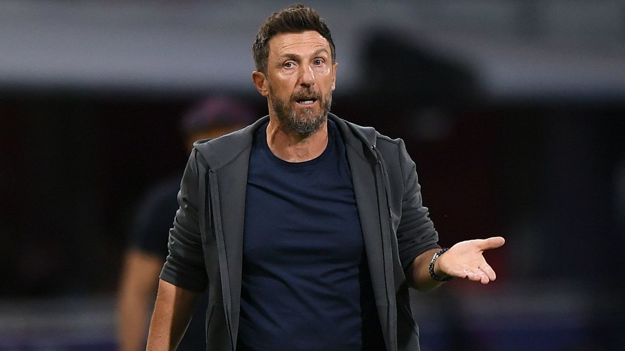 BOLOGNA, ITALY - SEPTEMBER 13: Eusebio Di Francesco head coach of Hellas Verona reacts during the Serie A match between Bologna FC and Hellas Verona FC at Stadio Renato Dall'Ara on September 13, 2021 in Bologna, Italy.