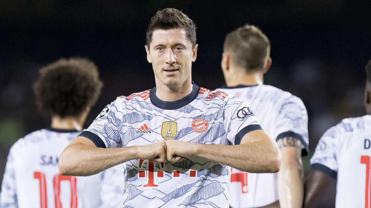 BARCELONA, SPAIN - SEPTEMBER 14: (BILD OUT) Robert Lewandowski of Bayern Muenchen celebrates after scoring his team's second goal during the UEFA Champions League group E match between FC Barcelona and Bayern Muenchen at Camp Nou on September 14, 2021 in Barcelona, Spain.