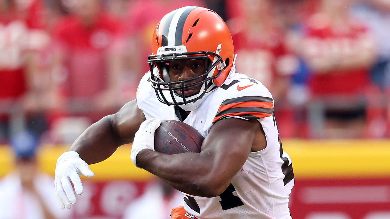 KANSAS CITY, MISSOURI - SEPTEMBER 12: Running back Nick Chubb #24 of the Cleveland Browns carries the ball during the game against the Kansas City Chiefs at Arrowhead Stadium on September 12, 2021 in Kansas City, Missouri.