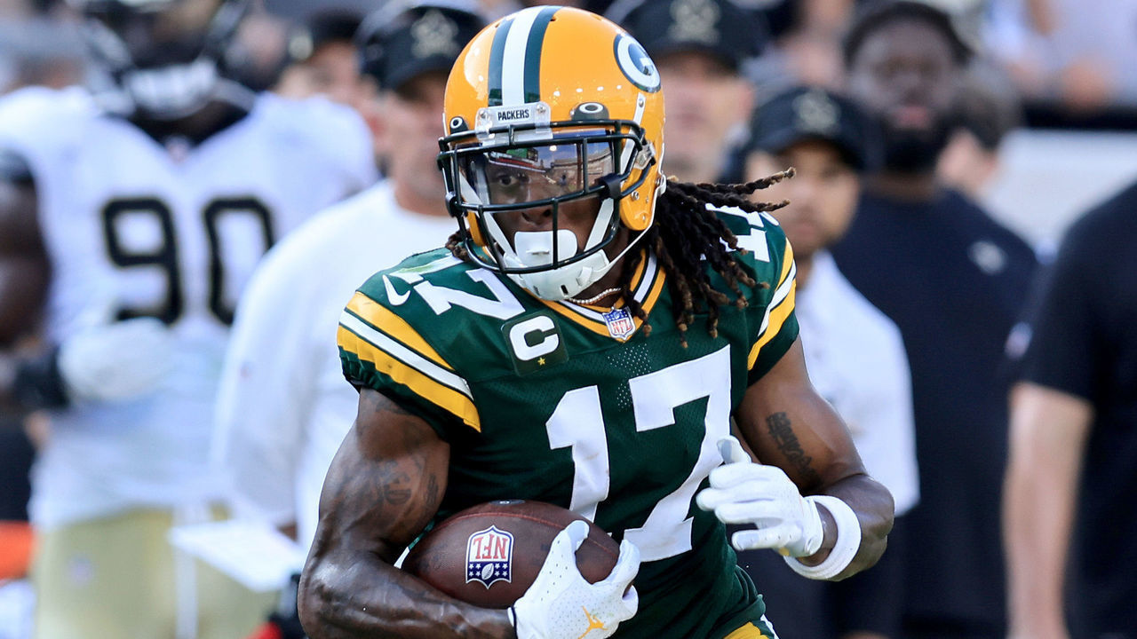 JACKSONVILLE, FLORIDA - SEPTEMBER 12: Davante Adams #17 of the Green Bay Packers runs for yardage during the game against the New Orleans Saints at TIAA Bank Field on September 12, 2021 in Jacksonville, Florida.