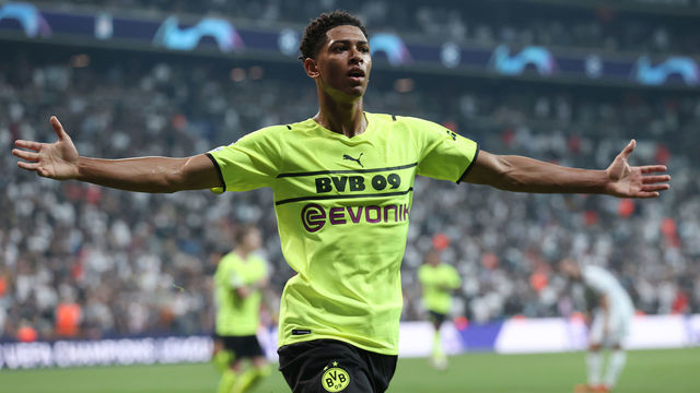 ISTANBUL, TURKEY - SEPTEMBER 15: Jude Bellingham of Borussia Dortmund celebrates after scoring their side's first goal during the UEFA Champions League group C match between Besiktas and Borussia Dortmund at Vodafone Park on September 15, 2021 in Istanbul, Turkey.