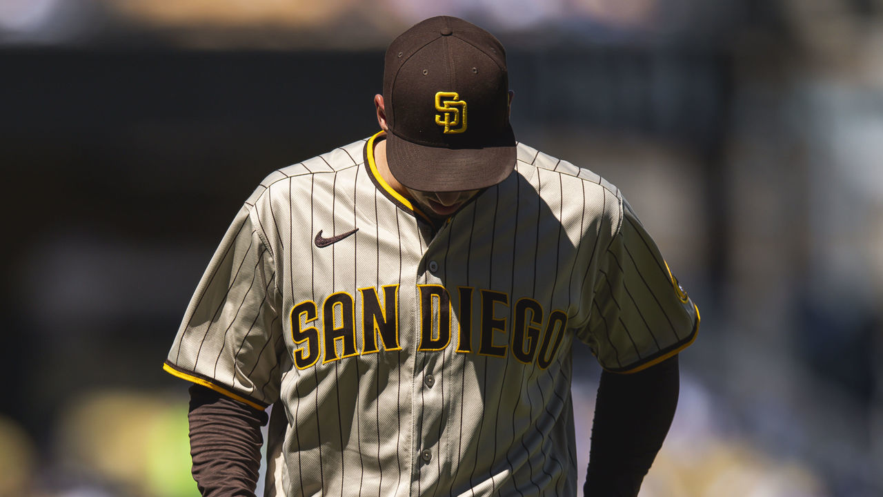 LOS ANGELES, CALIFORNIA - SEPTEMBER 12: Blake Snell #4 of the San Diego Padres walks off the mound after injuring himself against the Los Angeles Dodgers at Dodger Stadium on September 12, 2021 in Los Angeles, California.