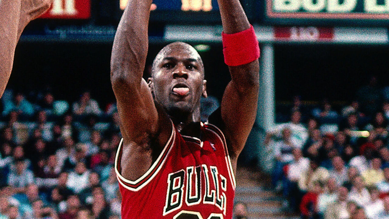 SACRAMENTO, CA - NOVEMBER 14: Michael Jordan #23 of the Chicago Bulls shoots against the Sacramento Kings during a game played on November 14, 1989 at the Arco Arena in Sacramento, California. Mandatory Copyright Notice: Copyright 1989 NBAE