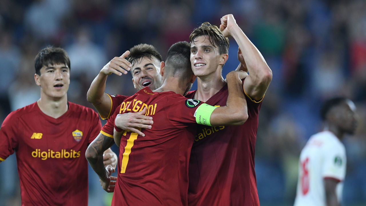ROME, ITALY - September 16 : Lorenzo Pellegrini of AS Roma celebrates with is Team Mates after scoring a goal during the Conference League match between AS Roma and CSKA Sofia at Stadio Olimpico on September 16,2021 in Rome, Italy.