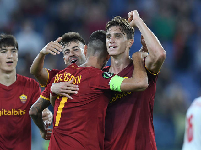 ROME, ITALY - September 16 : Lorenzo Pellegrini of AS Roma celebrates with is Team Mates after scoring a goal during the Conference League match between AS Roma and CSKA Sofia at Stadio Olimpico on September 16,2021 in Rome, Italy.