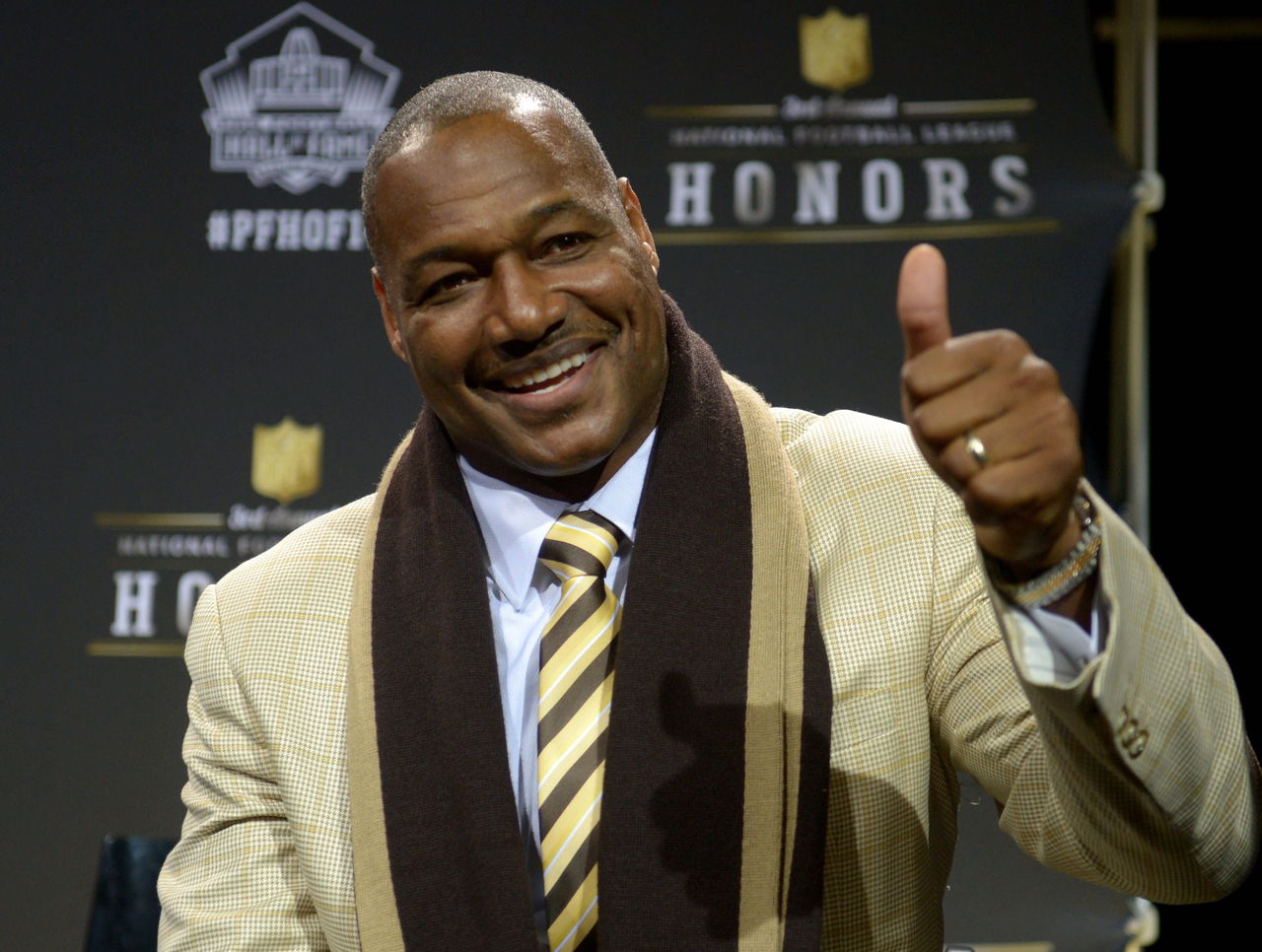 Tampa Bay Buccaneers' linebacker Derrick Brooks (55) talks with