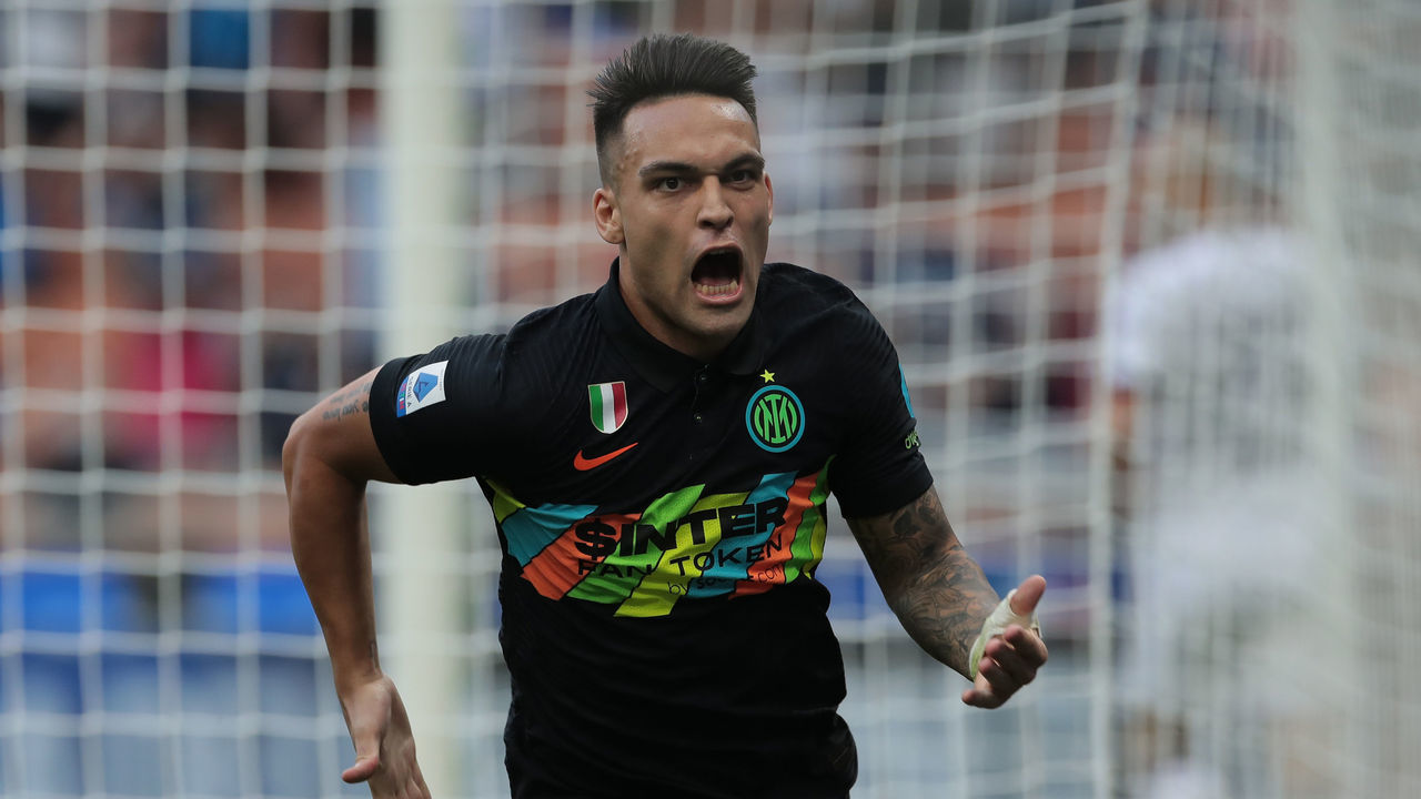 MILAN, ITALY - SEPTEMBER 18: Lautaro Martinez of FC Internazionale celebrates after scoring the opening goal during the Serie A match between FC Internazionale and Bologna FC at Stadio Giuseppe Meazza on September 18, 2021 in Milan, Italy.