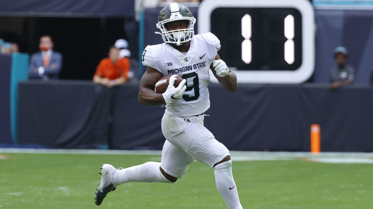 MIAMI GARDENS, FL - SEPTEMBER 18: Kenneth Walker III #9 of the Michigan State Spartans runs with the ball against the Miami Hurricanes on September 18, 2021 at Hard Rock Stadium in Miami Gardens, Florida. .