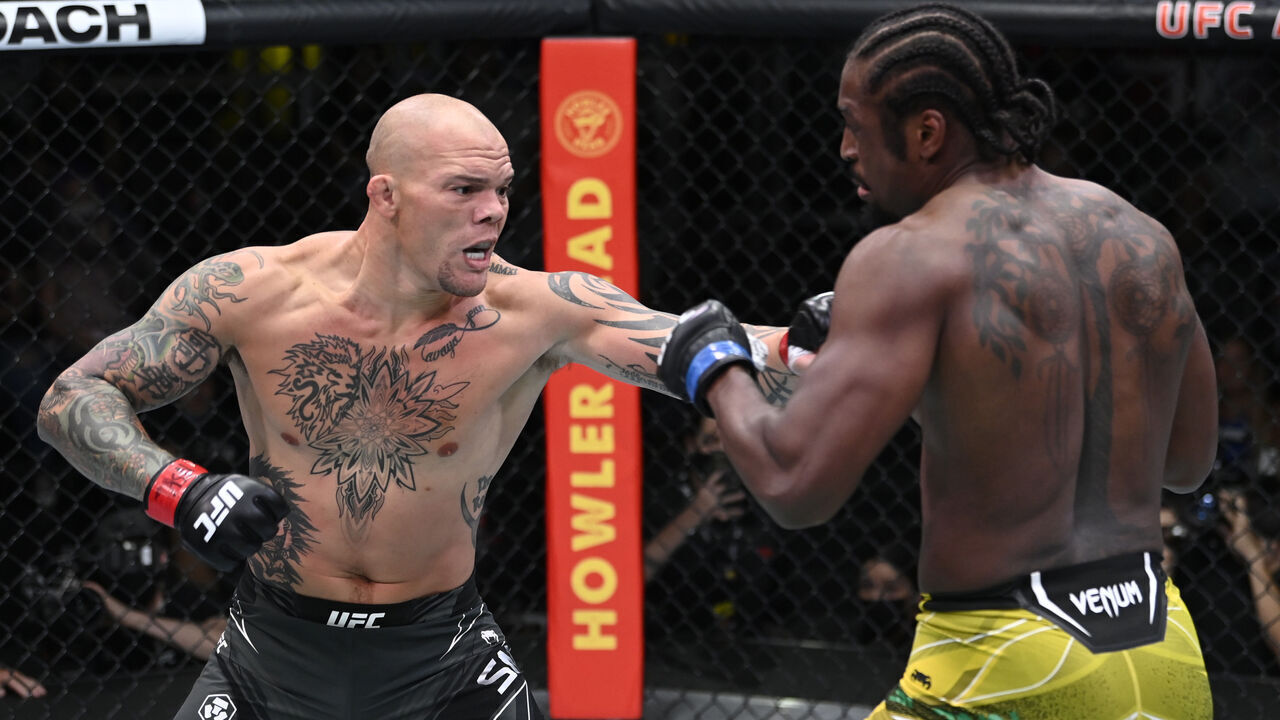 LAS VEGAS, NEVADA - SEPTEMBER 18: (L-R) Anthony Smith punches Ryan Spann in a light heavyweight fight during the UFC Fight Night event at UFC APEX on September 18, 2021 in Las Vegas, Nevada.
