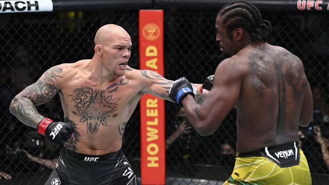 LAS VEGAS, NEVADA - SEPTEMBER 18: (L-R) Anthony Smith punches Ryan Spann in a light heavyweight fight during the UFC Fight Night event at UFC APEX on September 18, 2021 in Las Vegas, Nevada.