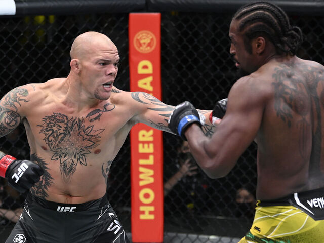 LAS VEGAS, NEVADA - SEPTEMBER 18: (L-R) Anthony Smith punches Ryan Spann in a light heavyweight fight during the UFC Fight Night event at UFC APEX on September 18, 2021 in Las Vegas, Nevada.