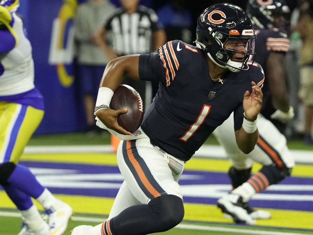 Bears 'head over heels in love' with rookie QB Justin Fields