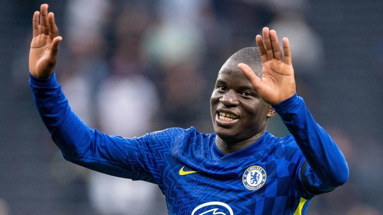 LONDON, ENGLAND - SEPTEMBER 19: N'Golo Kanté of Chelsea celebrates after the Premier League match between Tottenham Hotspur and Chelsea at Tottenham Hotspur Stadium on September 19, 2021 in London, England.