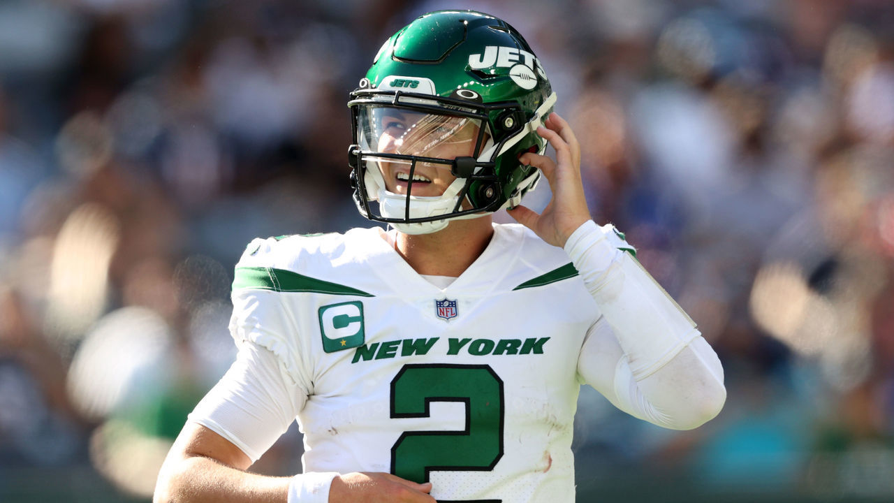 EAST RUTHERFORD, NEW JERSEY - SEPTEMBER 19: Quarterback Zach Wilson #2 of the New York Jets looks on during the fourth quarter against the New England Patriots at MetLife Stadium on September 19, 2021 in East Rutherford, New Jersey.