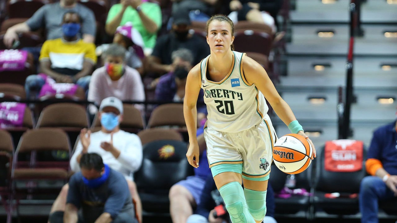 UNCASVILLE, CT - September 15: New York Liberty guard Sabrina Ionescu (20) fast-breaks during a WNBA game between New York Liberty and Connecticut Sun on September 15, 2021, at Mohegan Sun Arena in Uncasville, CT.