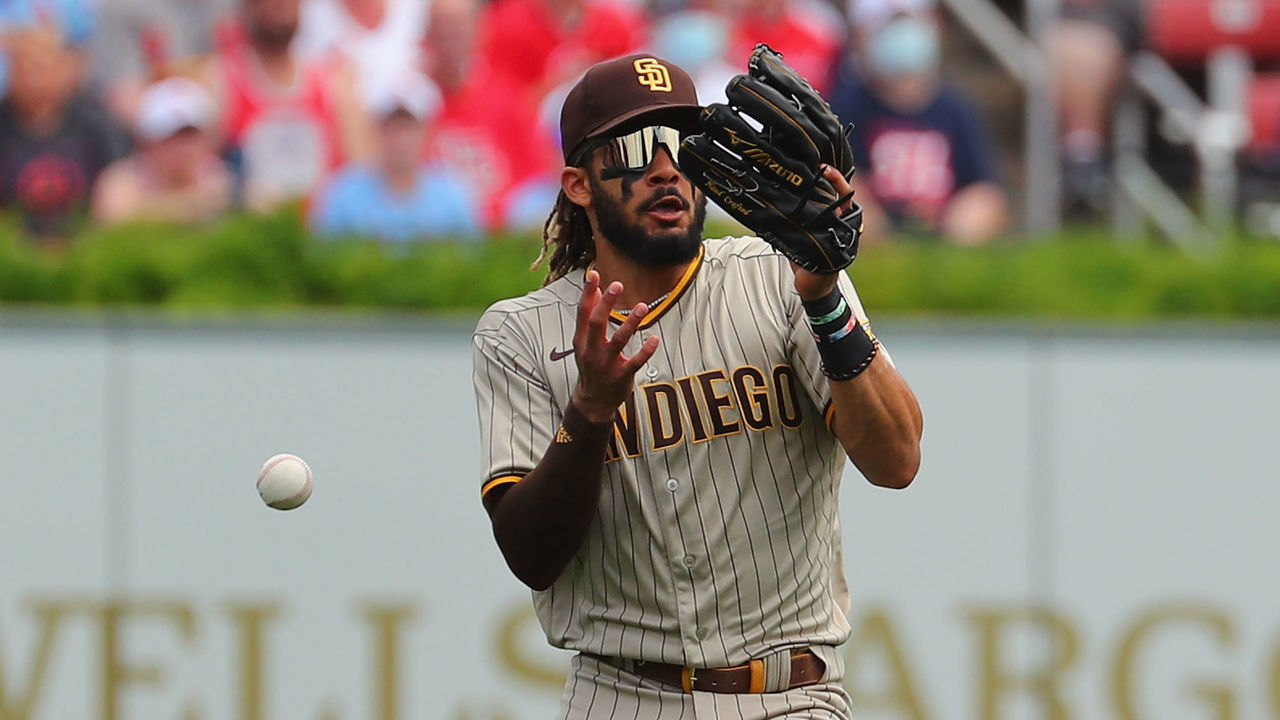 ST LOUIS, MO - SEPTEMBER 19: Fernando Tatis Jr. #23 of the San Diego Padres drops a fly ball against the St. Louis Cardinals in the first inning at Busch Stadium on September 19, 2021 in St Louis, Missouri.