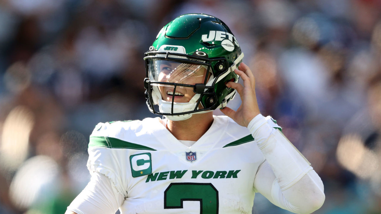 EAST RUTHERFORD, NEW JERSEY - SEPTEMBER 19: Quarterback Zach Wilson #2 of the New York Jets looks on during the fourth quarter against the New England Patriots at MetLife Stadium on September 19, 2021 in East Rutherford, New Jersey.