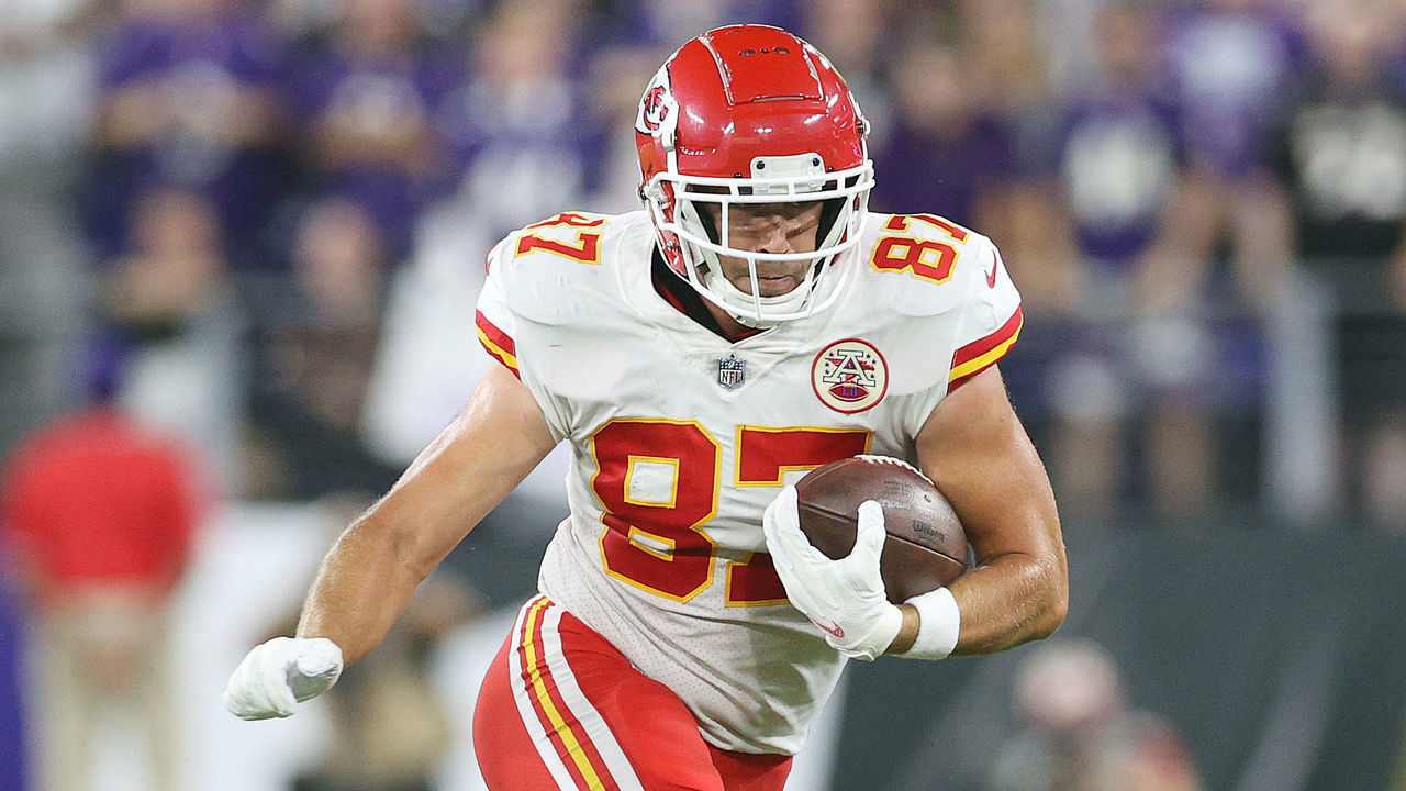 BALTIMORE, MARYLAND - SEPTEMBER 19: Travis Kelce #87 of the Kansas City Chiefs runs with the ball after a reception against the Baltimore Ravens during the first quarter at M&T Bank Stadium on September 19, 2021 in Baltimore, Maryland.