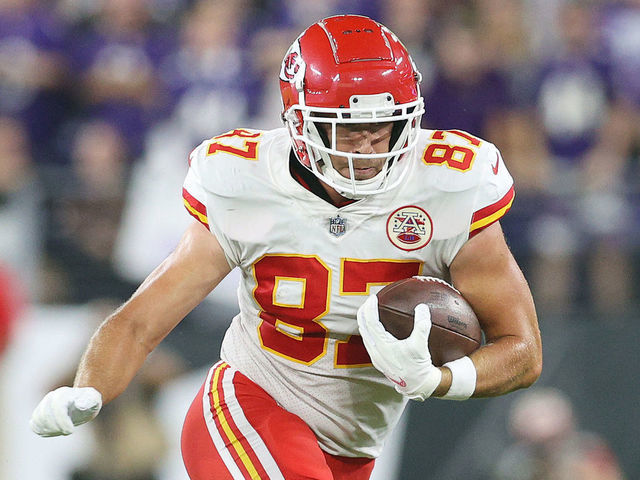BALTIMORE, MARYLAND - SEPTEMBER 19: Travis Kelce #87 of the Kansas City Chiefs runs with the ball after a reception against the Baltimore Ravens during the first quarter at M&T Bank Stadium on September 19, 2021 in Baltimore, Maryland.