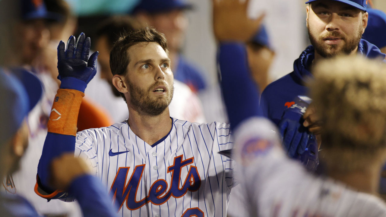 NEW YORK, NEW YORK - SEPTEMBER 19: Jeff McNeil #6 of the New York Mets high-fives teammates after hitting a solo home run during the seventh inning against the Philadelphia Phillies at Citi Field on September 19, 2021 in the Queens borough of New York City.
