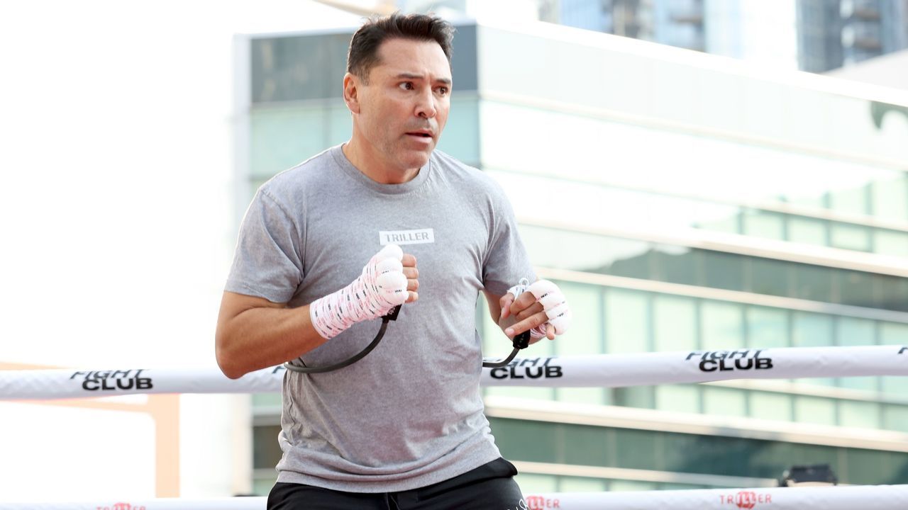 LOS ANGELES, CALIFORNIA - AUGUST 24: Oscar De La Hoya attends an open to the public media workout hosted by boxing legend "The Golden Boy" Oscar De La Hoya at XBOX Plaza on August 24, 2021 in Los Angeles, California.