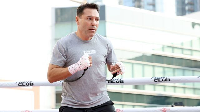 LOS ANGELES, CALIFORNIA - AUGUST 24: Oscar De La Hoya attends an open to the public media workout hosted by boxing legend "The Golden Boy" Oscar De La Hoya at XBOX Plaza on August 24, 2021 in Los Angeles, California.