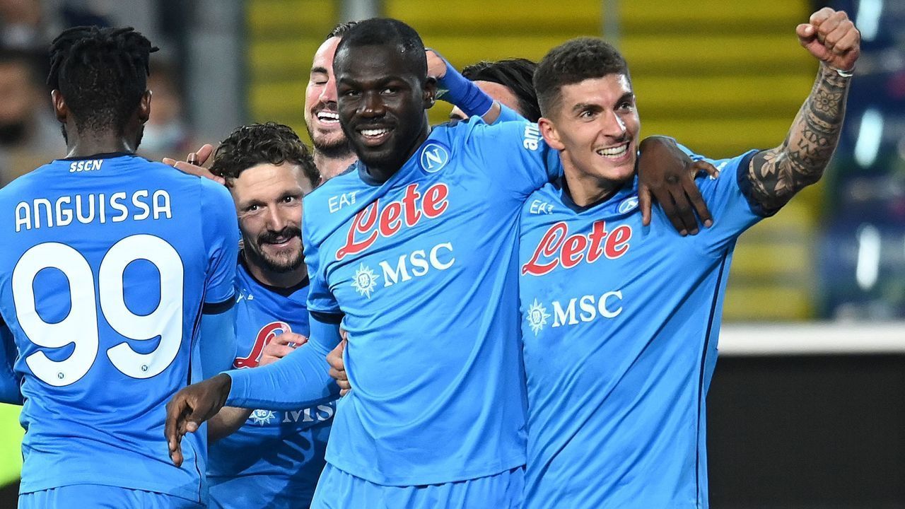 UDINE, ITALY - SEPTEMBER 20: Kalidou Koulibaly of SSC Napoli celebrates after scoring his team third goal during the Serie A match between Udinese Calcio and SSC Napoli at Dacia Arena on September 20, 2021 in Udine, Italy.