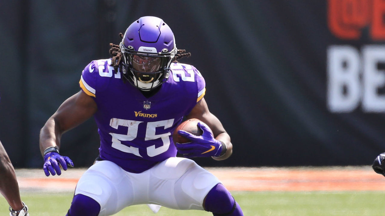 CINCINNATI, OH - SEPTEMBER 12: Minnesota Vikings running back Alexander Mattison (25) carries the ball during the game against the Minnesota Vikings and the Cincinnati Bengals on September 12, 2021, at Paul Brown Stadium in Cincinnati, OH.