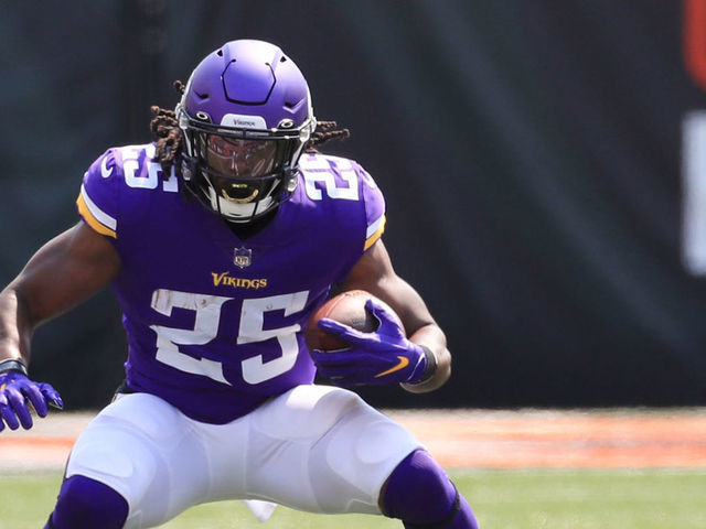 CINCINNATI, OH - SEPTEMBER 12: Minnesota Vikings running back Alexander Mattison (25) carries the ball during the game against the Minnesota Vikings and the Cincinnati Bengals on September 12, 2021, at Paul Brown Stadium in Cincinnati, OH.