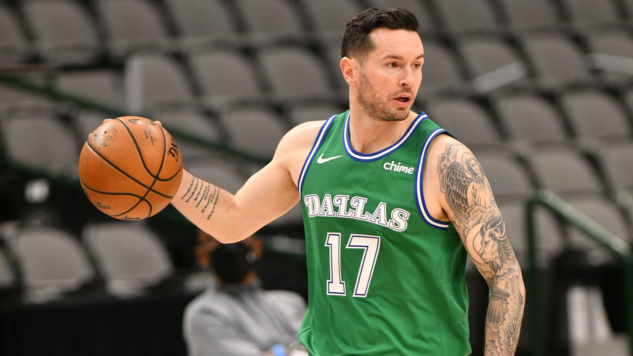 DALLAS, TX - APRIL 16: JJ Redick #17 of the Dallas Mavericks dribbles the ball during the game against the New York Knicks on April 16, 2021 at the American Airlines Center in Dallas, Texas. Mandatory Copyright Notice: Copyright 2021 NBAE