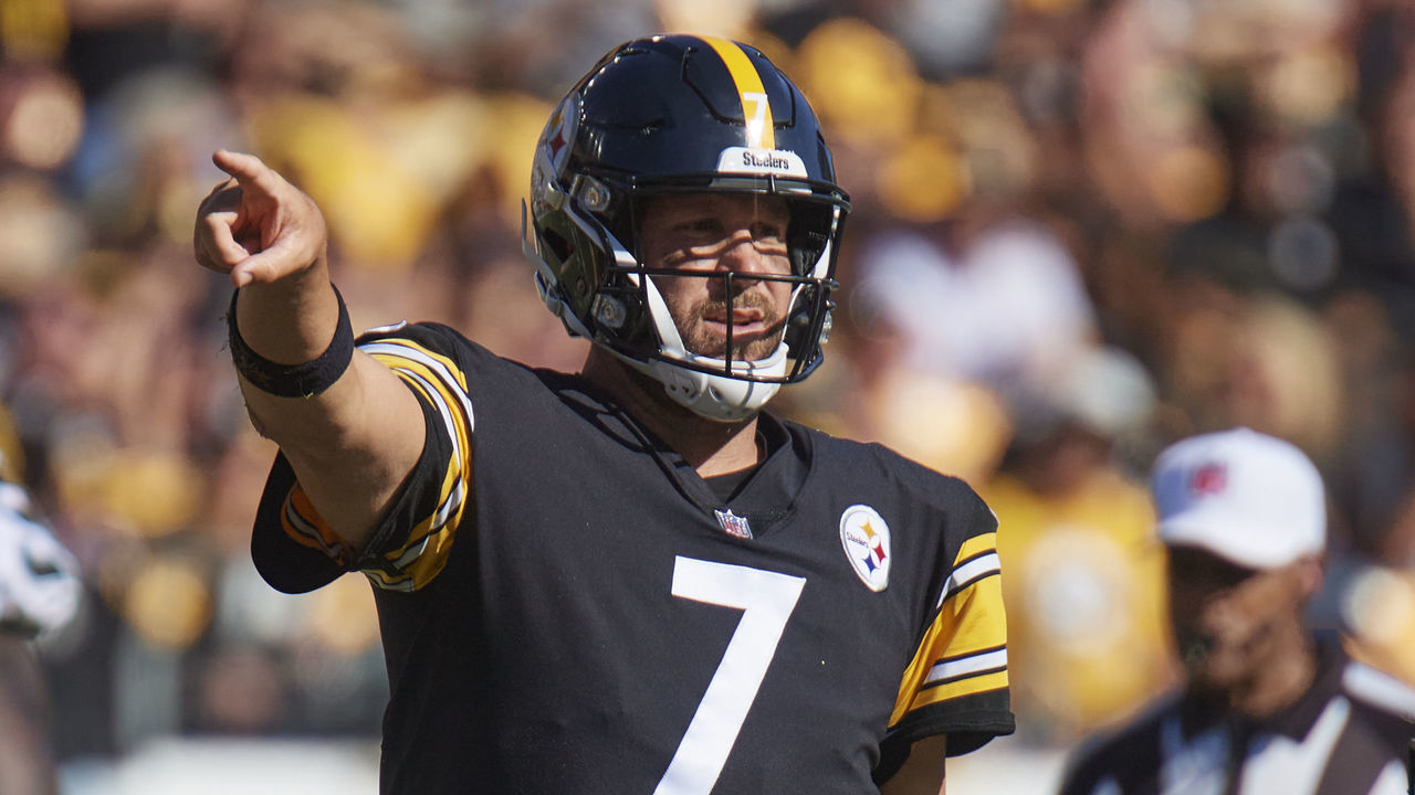 PITTSBURGH, PA - SEPTEMBER 19: Pittsburgh Steelers quarterback Ben Roethlisberger (7) points while looking at the the bench during the game on September 19, 2021 at Heinz Field in Pittsburgh, PA.