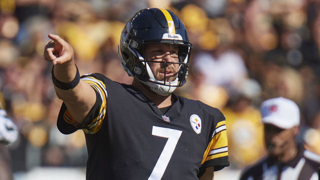 PITTSBURGH, PA - SEPTEMBER 19: Pittsburgh Steelers quarterback Ben Roethlisberger (7) points while looking at the the bench during the game on September 19, 2021 at Heinz Field in Pittsburgh, PA.