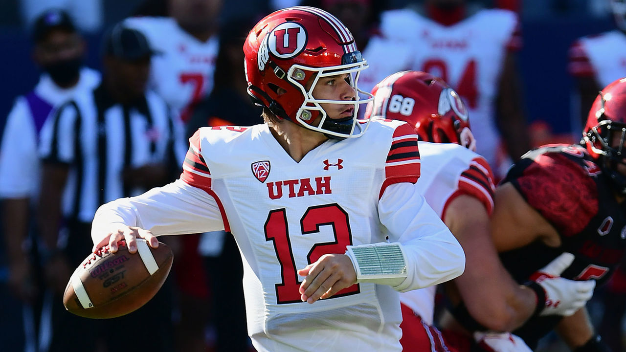 LOS ANGELES, CA - SEPTEMBER 18: Utah Utes quarterback Charlie Brewer (12) passes the ball during a college football game against the SDSU Aztecs played on September 18, 2021 at Dignity Health Sports Park in Los Angeles, CA.
