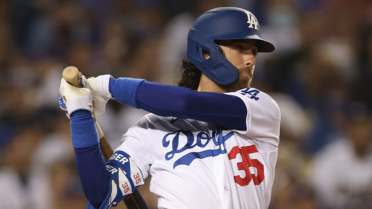 LOS ANGELES, CALIFORNIA - SEPTEMBER 15: Cody Bellinger #35 of the Los Angeles Dodgers hits an RBI single, to tie the Arizona Diamondbacks 2-2, during the fourth inning at Dodger Stadium on September 15, 2021 in Los Angeles, California.