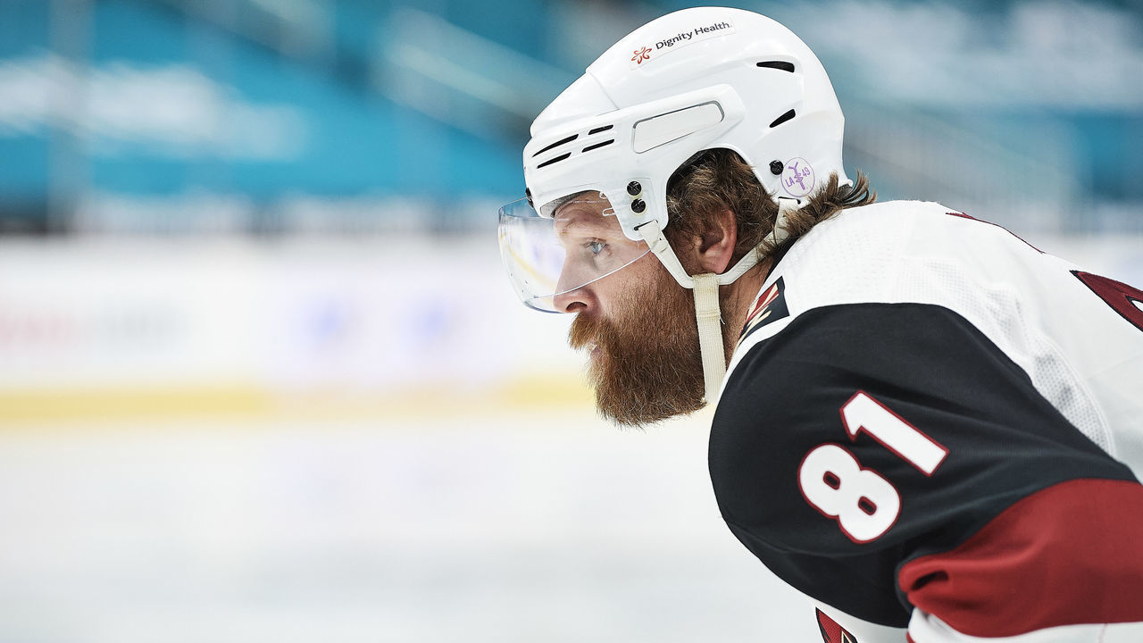 SAN JOSE, CA - May 8: Arizona Coyotes right wing Phil Kessel (81) prepares for a faceoff during the San Jose Sharks game versus the Arizona Coyotes on May 8, 2021, at SAP Center at San Jose in San Jose, CA.