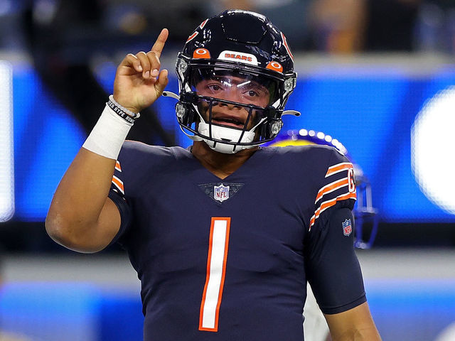 Quarterback Justin Fields of the Chicago Bears celebrates a rushing News  Photo - Getty Images