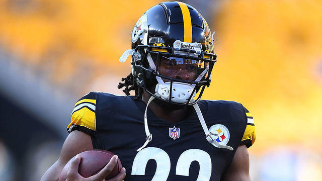 PITTSBURGH, PA - AUGUST 21: Najee Harris #22 of the Pittsburgh Steelers warms up prior to the game against the Detroit Lions at Heinz Field on August 21, 2021 in Pittsburgh, Pennsylvania.