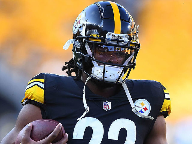 PITTSBURGH, PA - AUGUST 21: Najee Harris #22 of the Pittsburgh Steelers warms up prior to the game against the Detroit Lions at Heinz Field on August 21, 2021 in Pittsburgh, Pennsylvania.