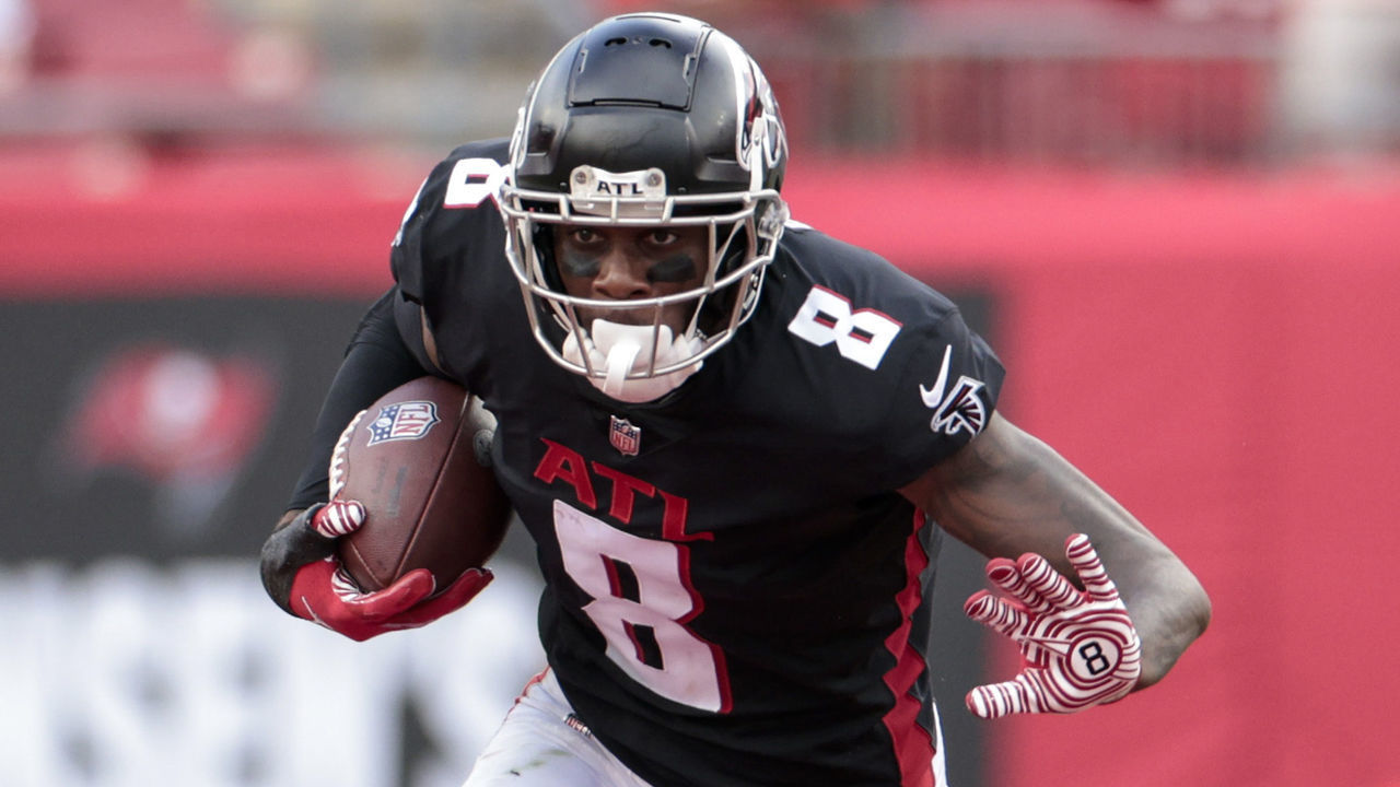TAMPA, FLORIDA - SEPTEMBER 19: Kyle Pitts #8 of the Atlanta Falcons runs with the ball after the catch during the first half against the Tampa Bay Buccaneers at Raymond James Stadium on September 19, 2021 in Tampa, Florida.