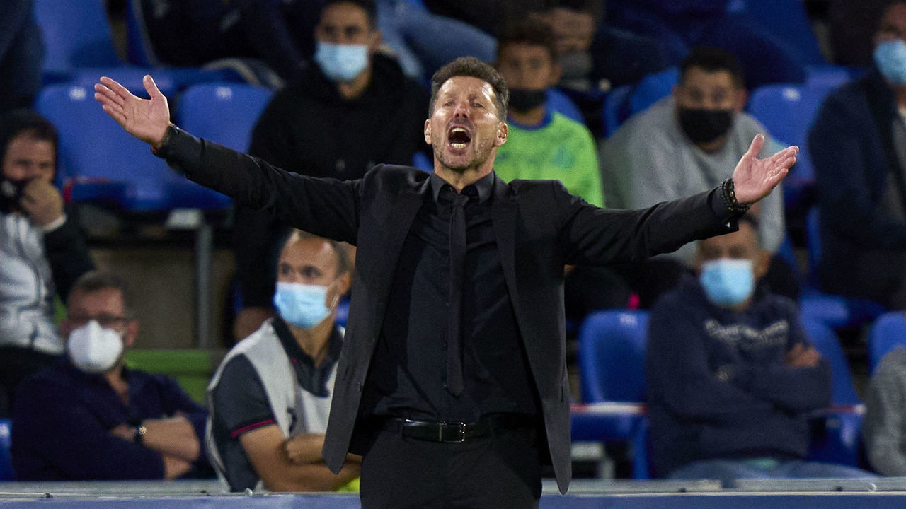 GETAFE, SPAIN - SEPTEMBER 21: Diego Pablo Simeone head coach of Atletico de Madrid reacts during the La Liga Santander match between Getafe CF and Club Atletico de Madrid at Coliseum Alfonso Perez on September 21, 2021 in Getafe, Spain.